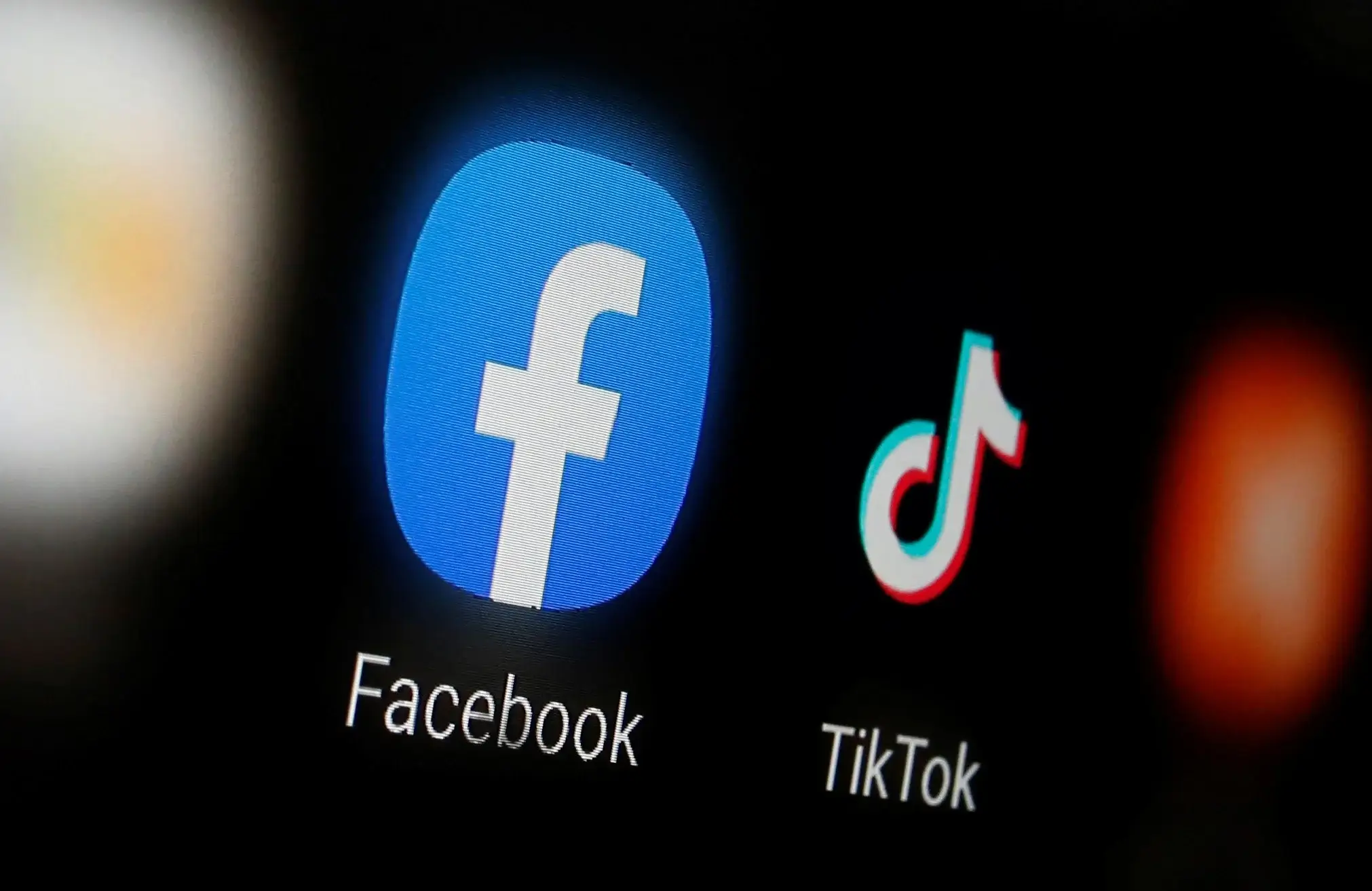 Facebook vs TikTok Ads: Key Differences and How to Use Them Together